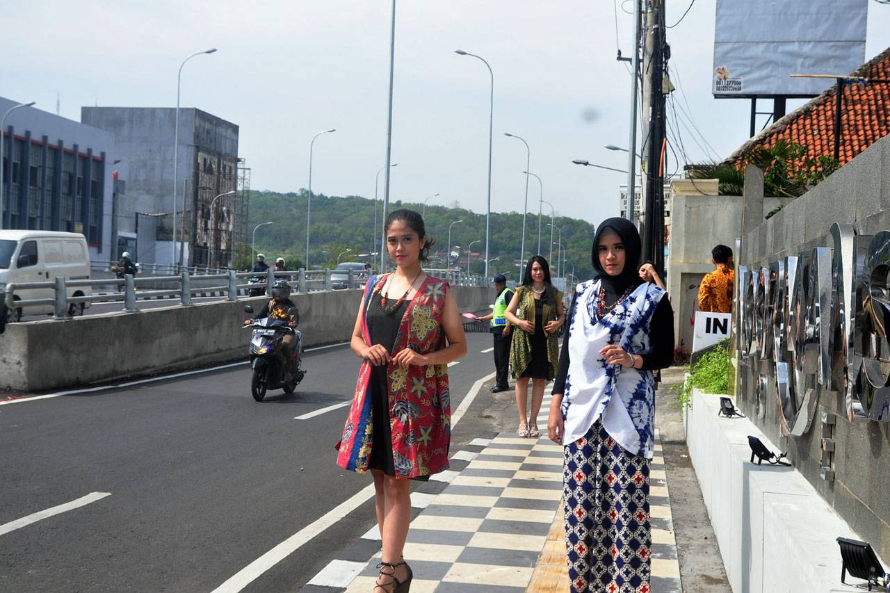 Fashion Batik di Pedestrian...
