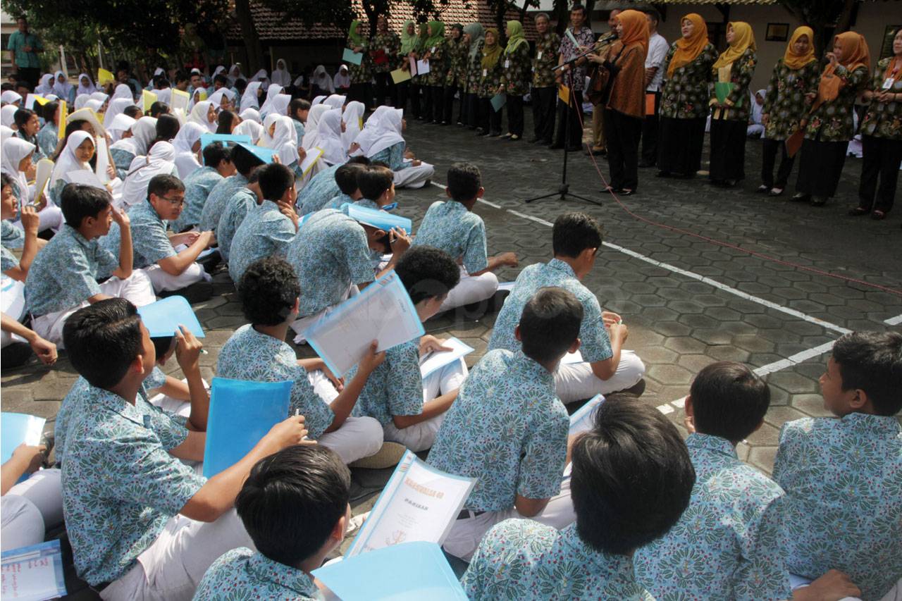 Ratusan Siswa SMPN 21...
