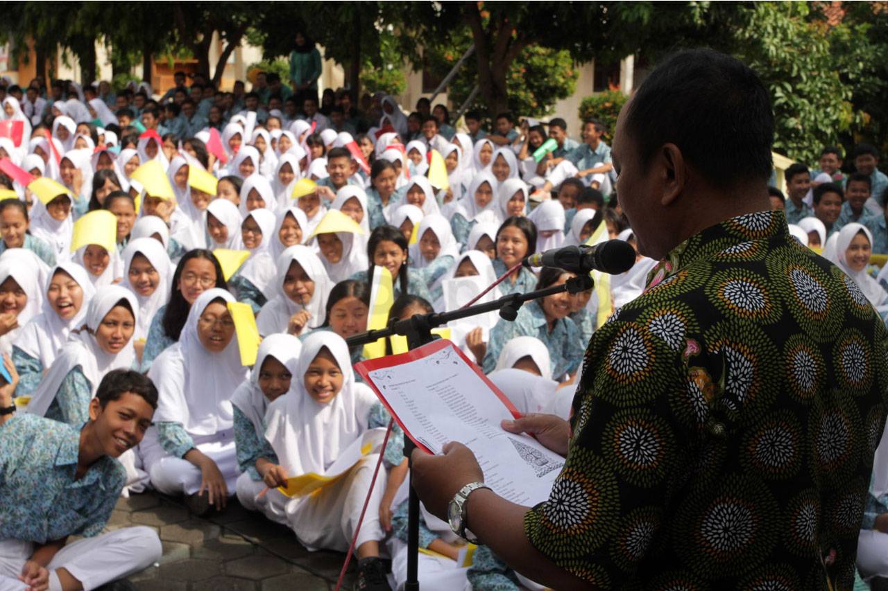 Ratusan Siswa SMPN 21...