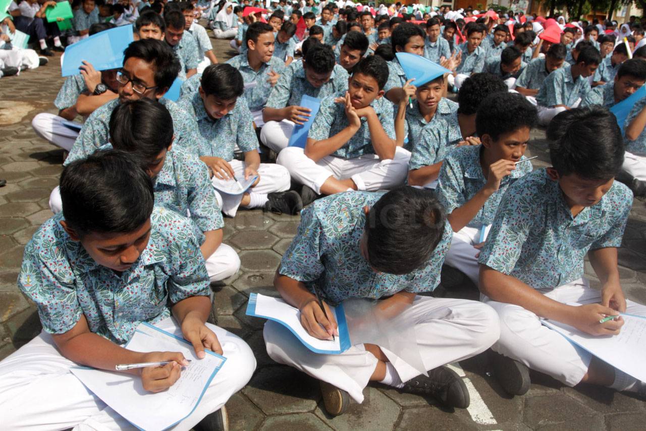 Ratusan Siswa SMPN 21...
