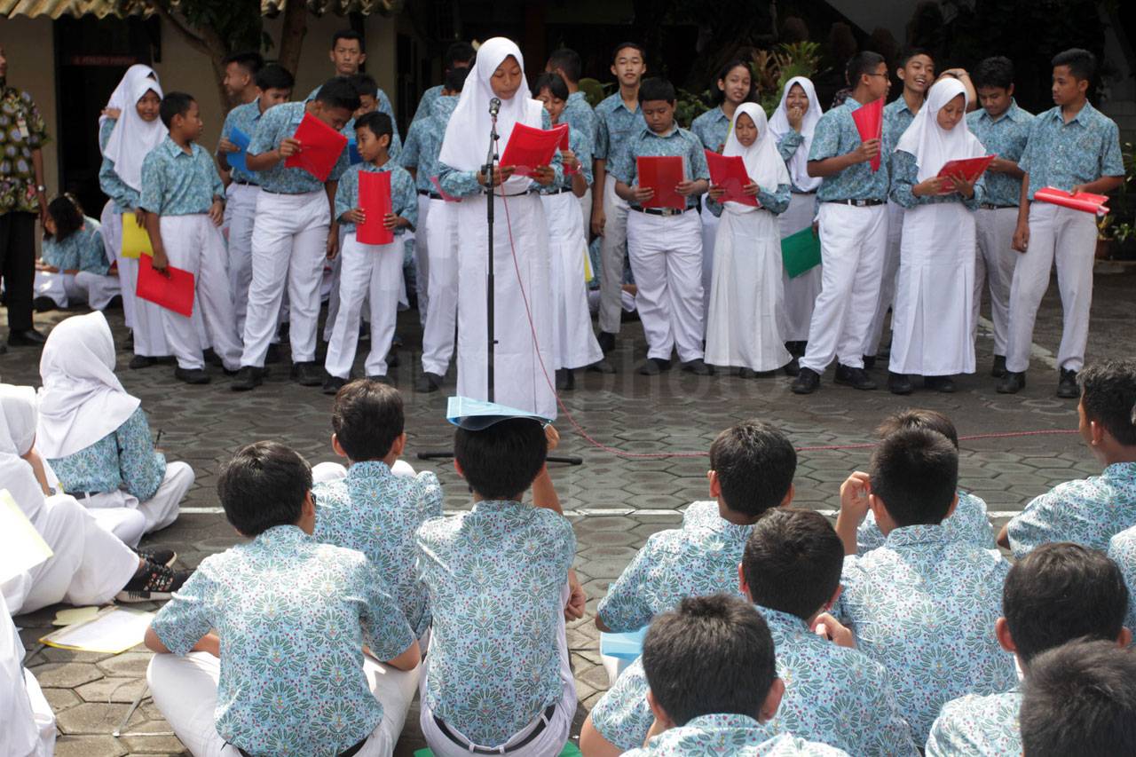 Ratusan Siswa SMPN 21...