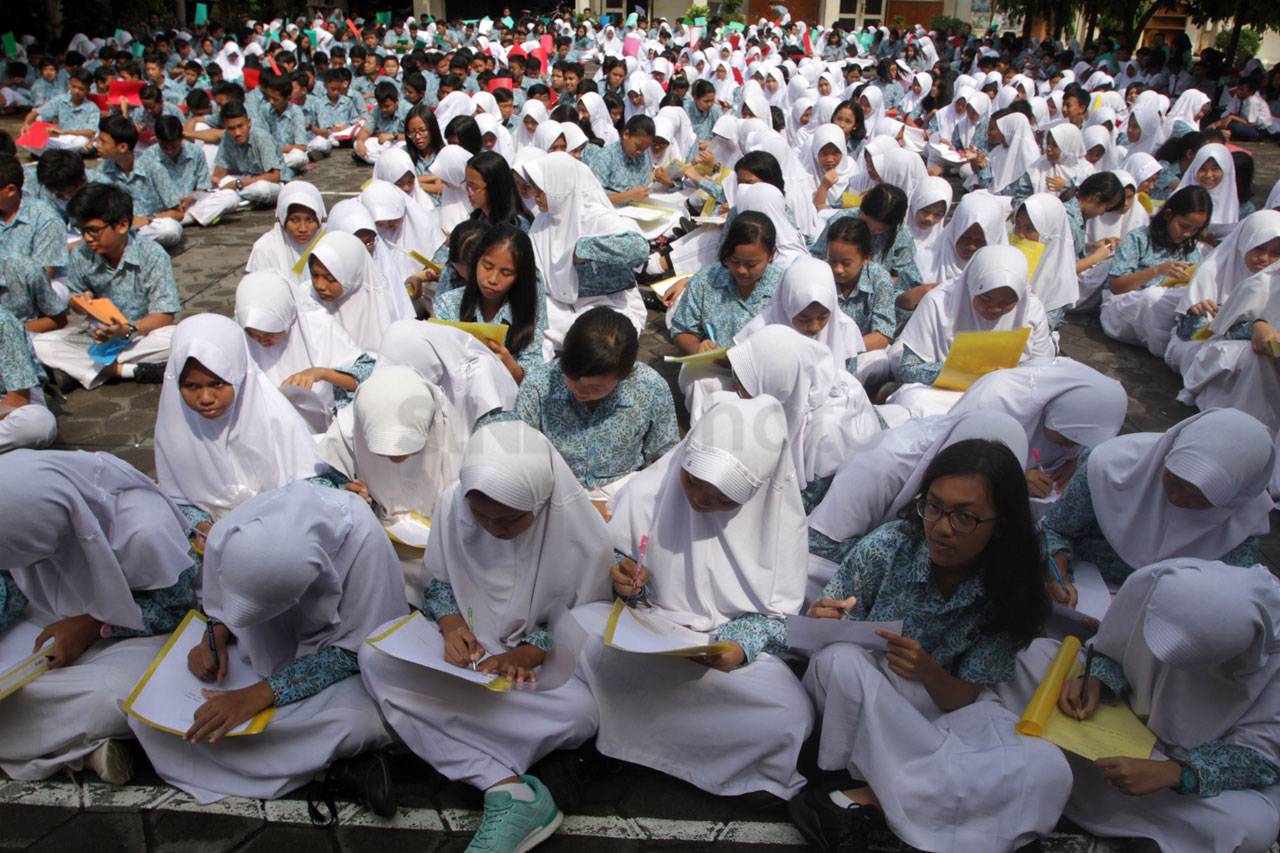 Ratusan Siswa SMPN 21...