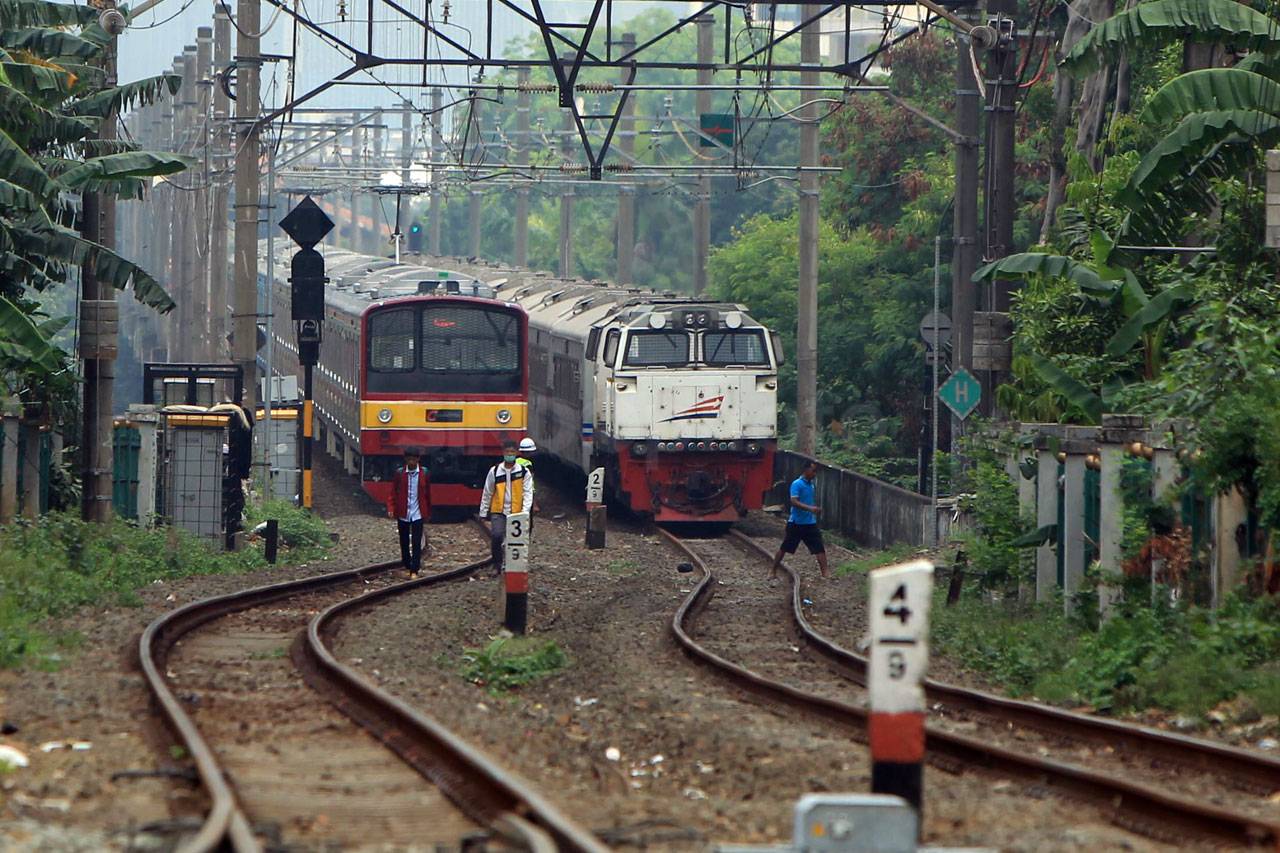 KRL Relasi Bogor-Angke...