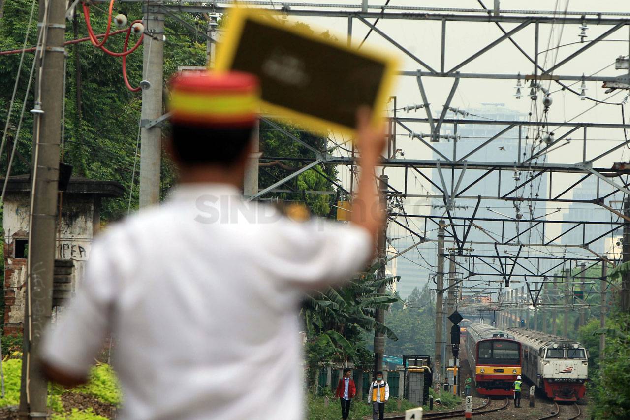 KRL Relasi Bogor-Angke...
