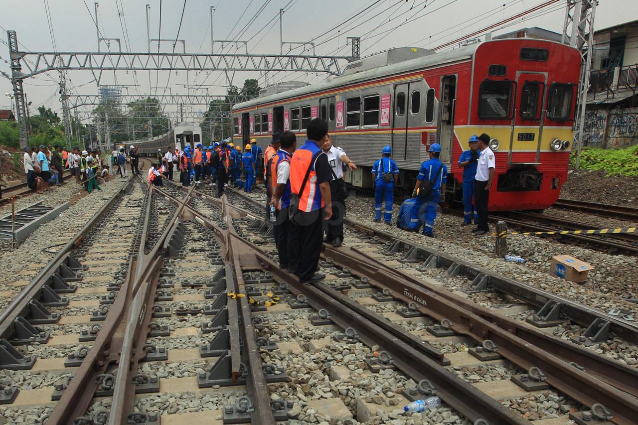 KRL Relasi Bogor-Angke...