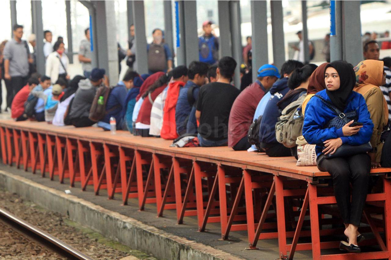 KRL Relasi Bogor-Angke...