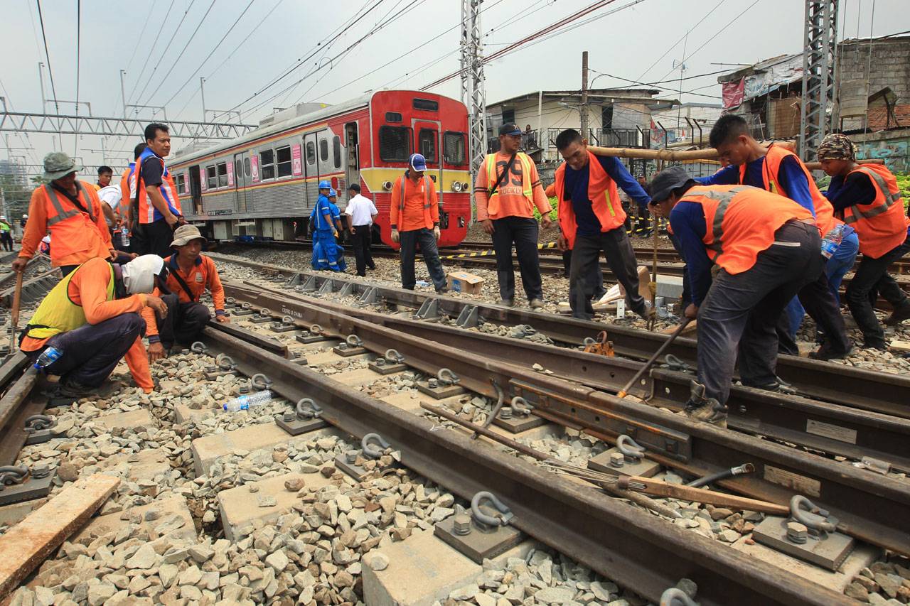 KRL Relasi Bogor-Angke...
