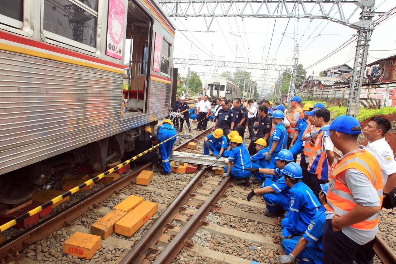 KRL Relasi Bogor-Angke...