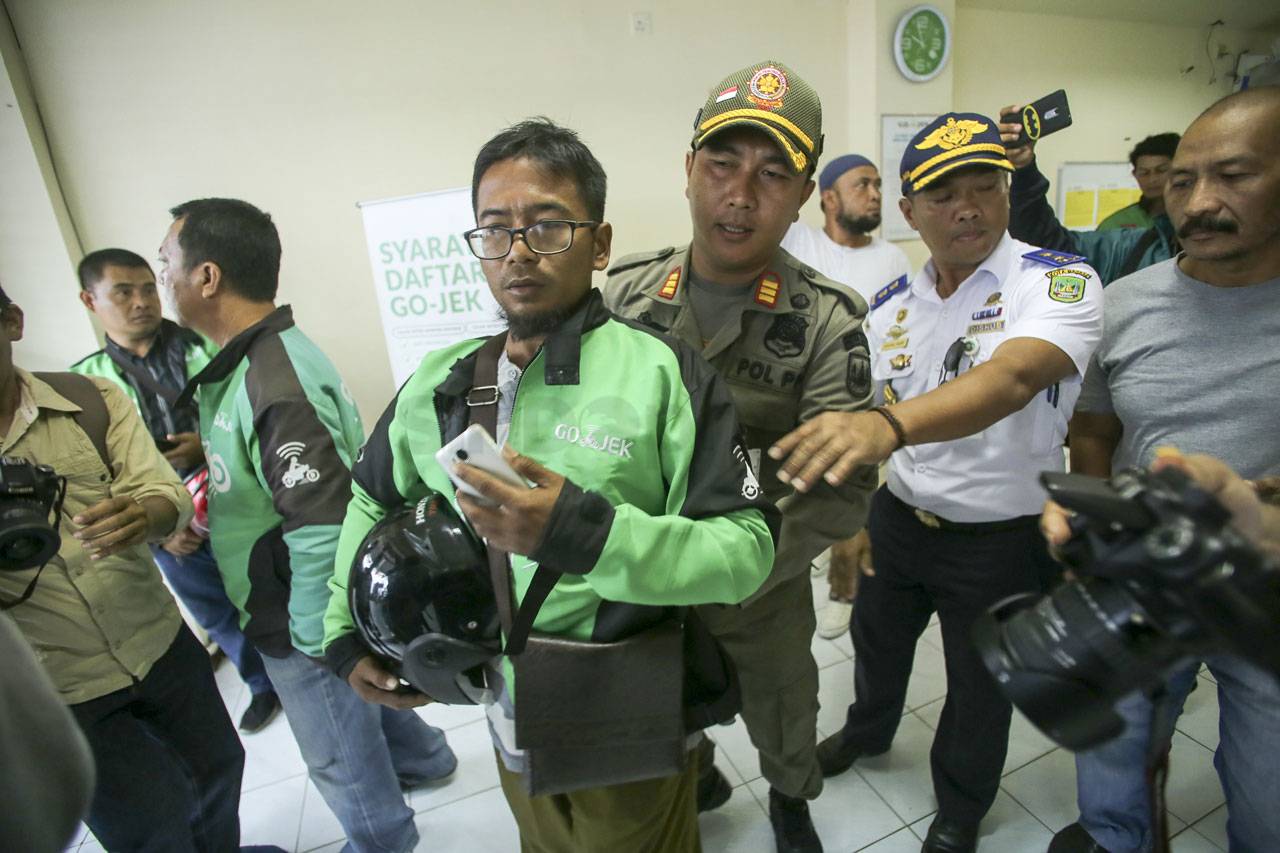 Pemkot Batam Segel Kantor...