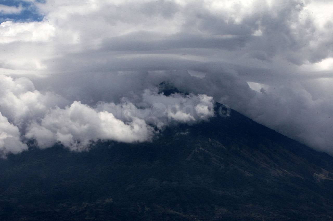 Gunung Agung Awas, Warga...