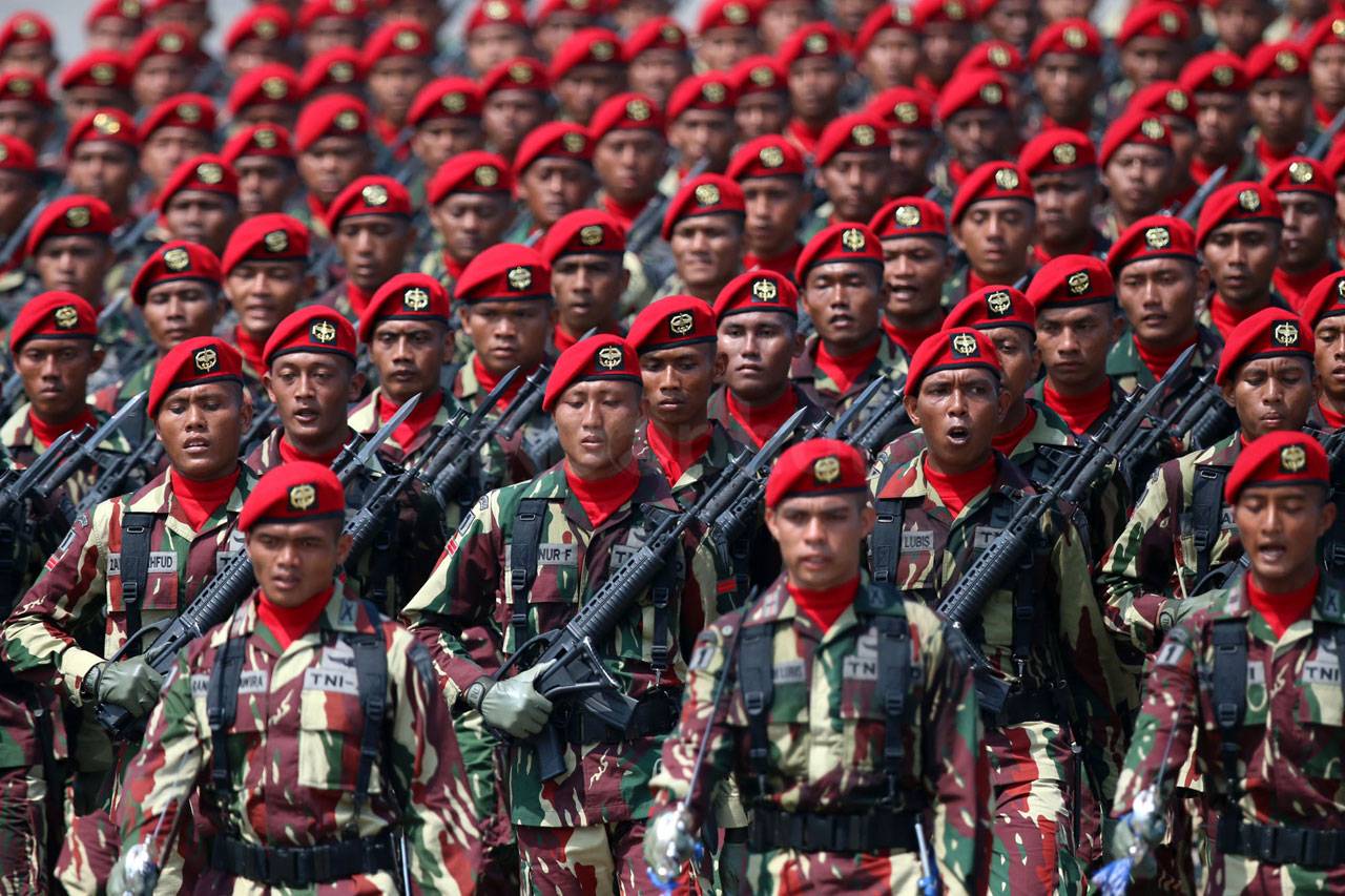 Defile Pasukan dan Atraksi...