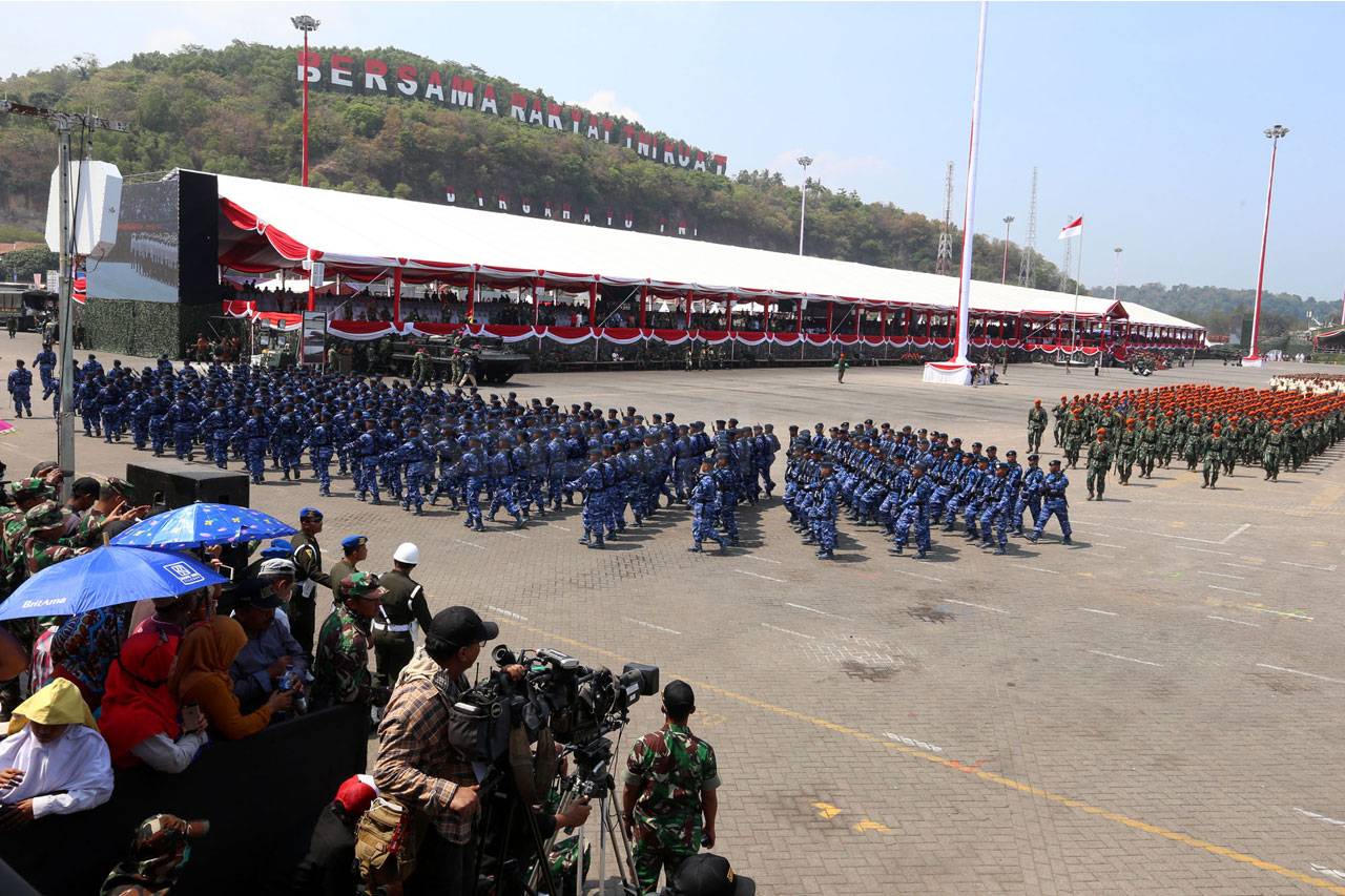 Defile Pasukan dan Atraksi...