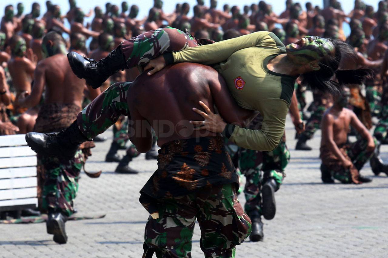 Defile Pasukan dan Atraksi...