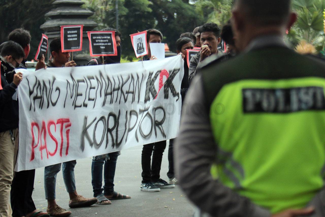 Malang Corruption Watch...