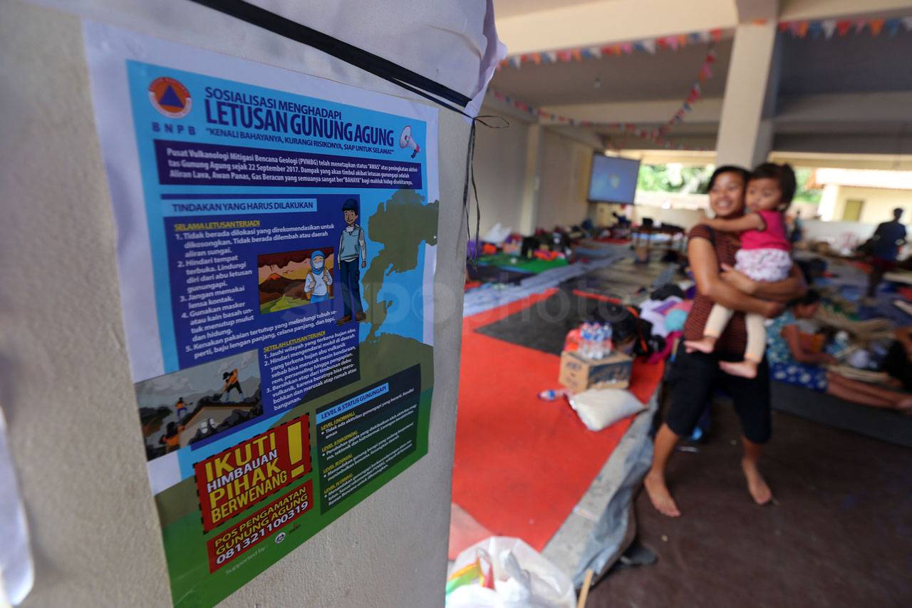 Tim Medis Berikan Bantuan...