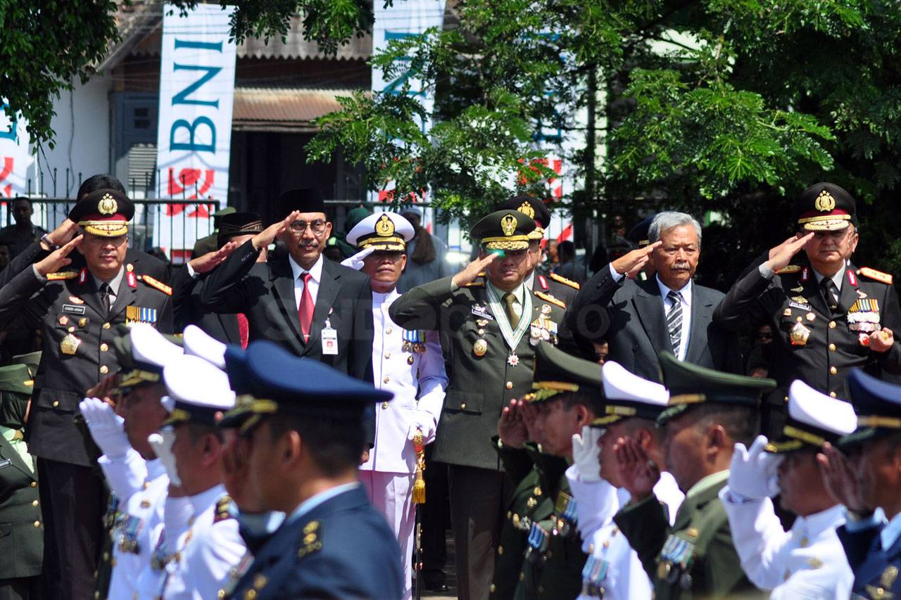 Semarak HUT TNI dan...