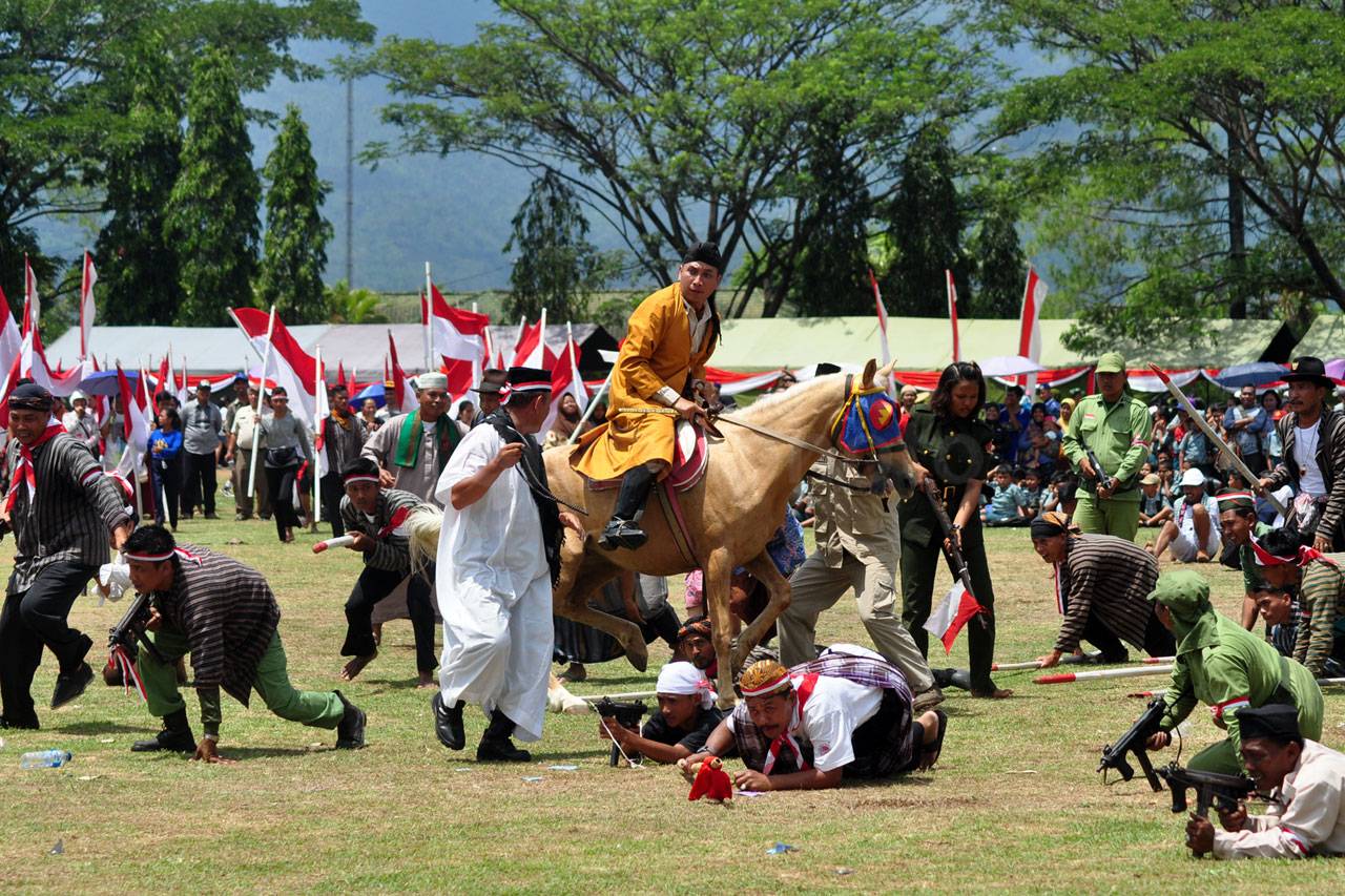 Semarak HUT TNI dan...