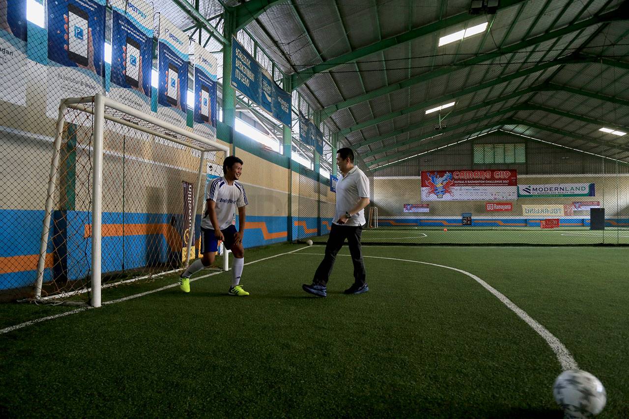 HT Tendang Bola Buka...