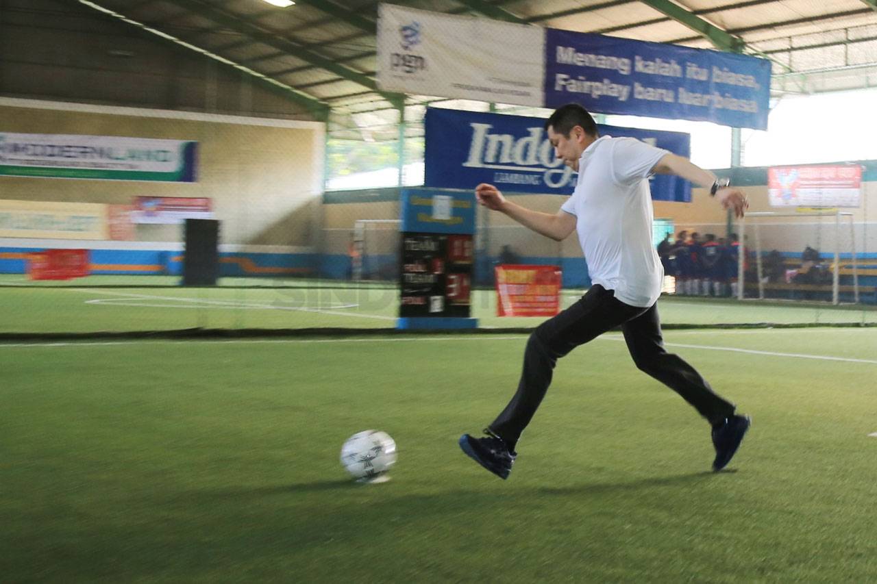 HT Tendang Bola Buka...