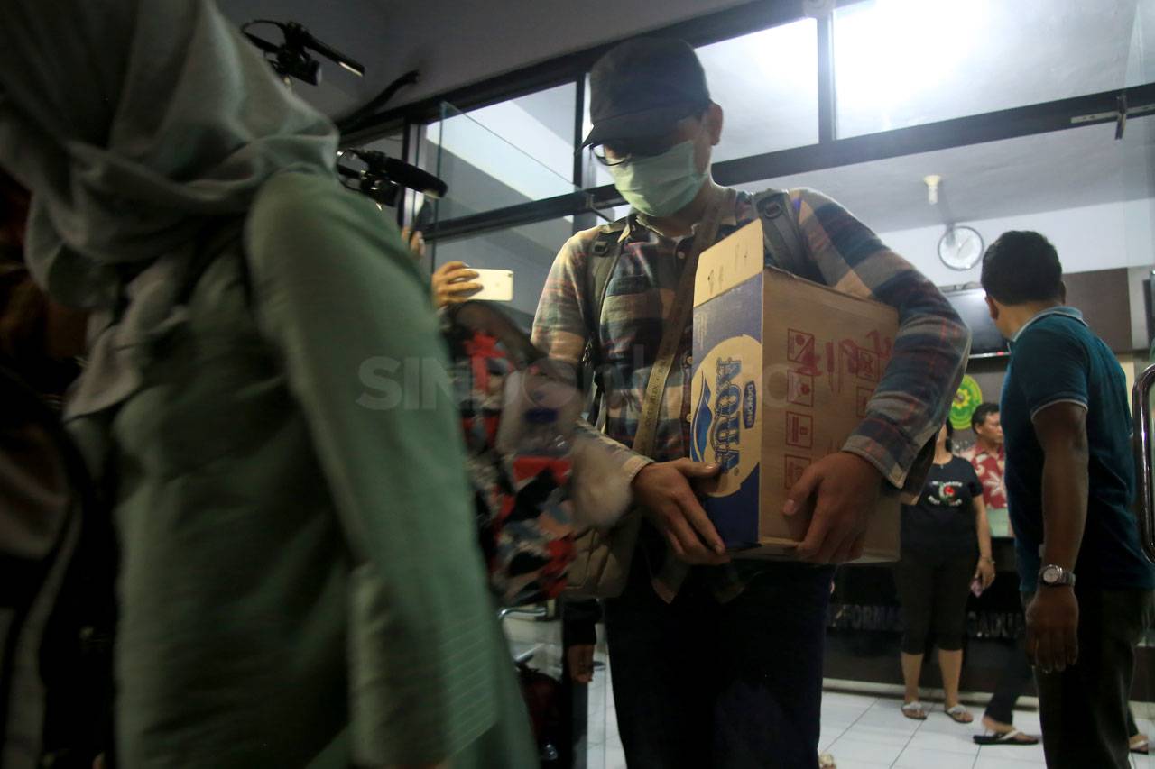 KPK Geledah Kantor Pengadilan...