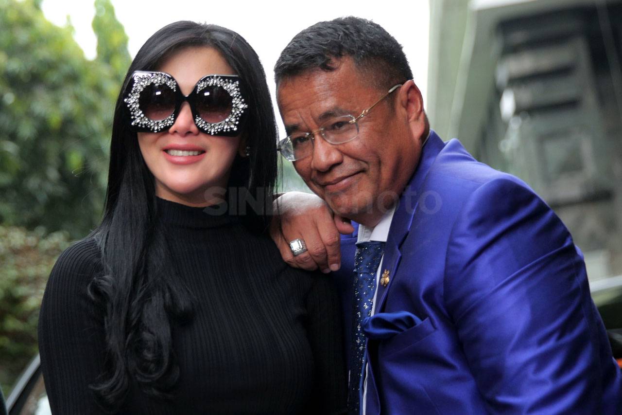 Syahrini Kembali Penuhi...