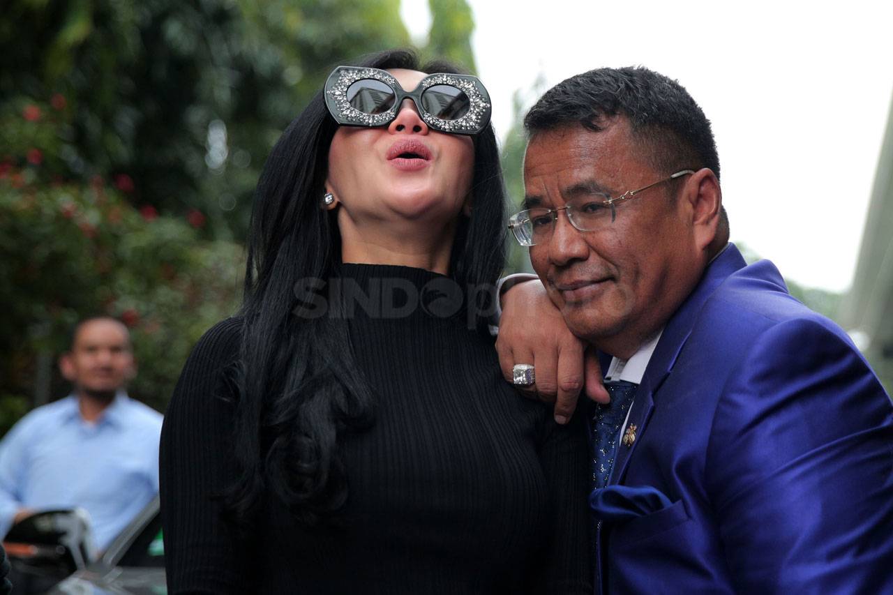Syahrini Kembali Penuhi...