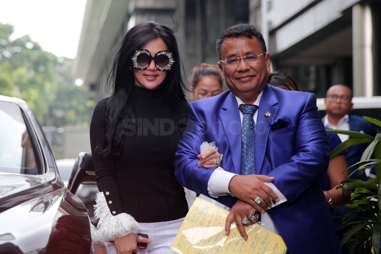 Syahrini Kembali Penuhi...