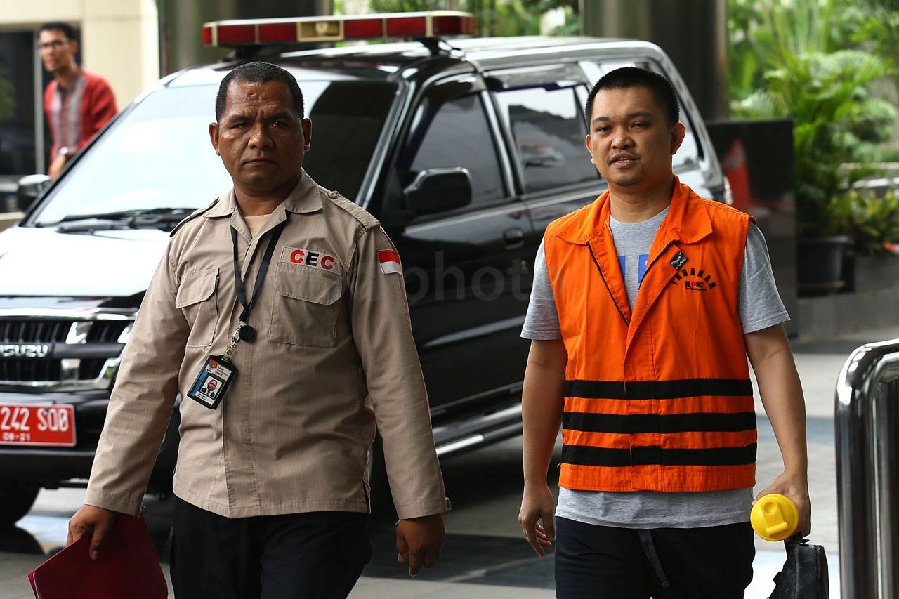 Anggota DPR Aditya Moha...