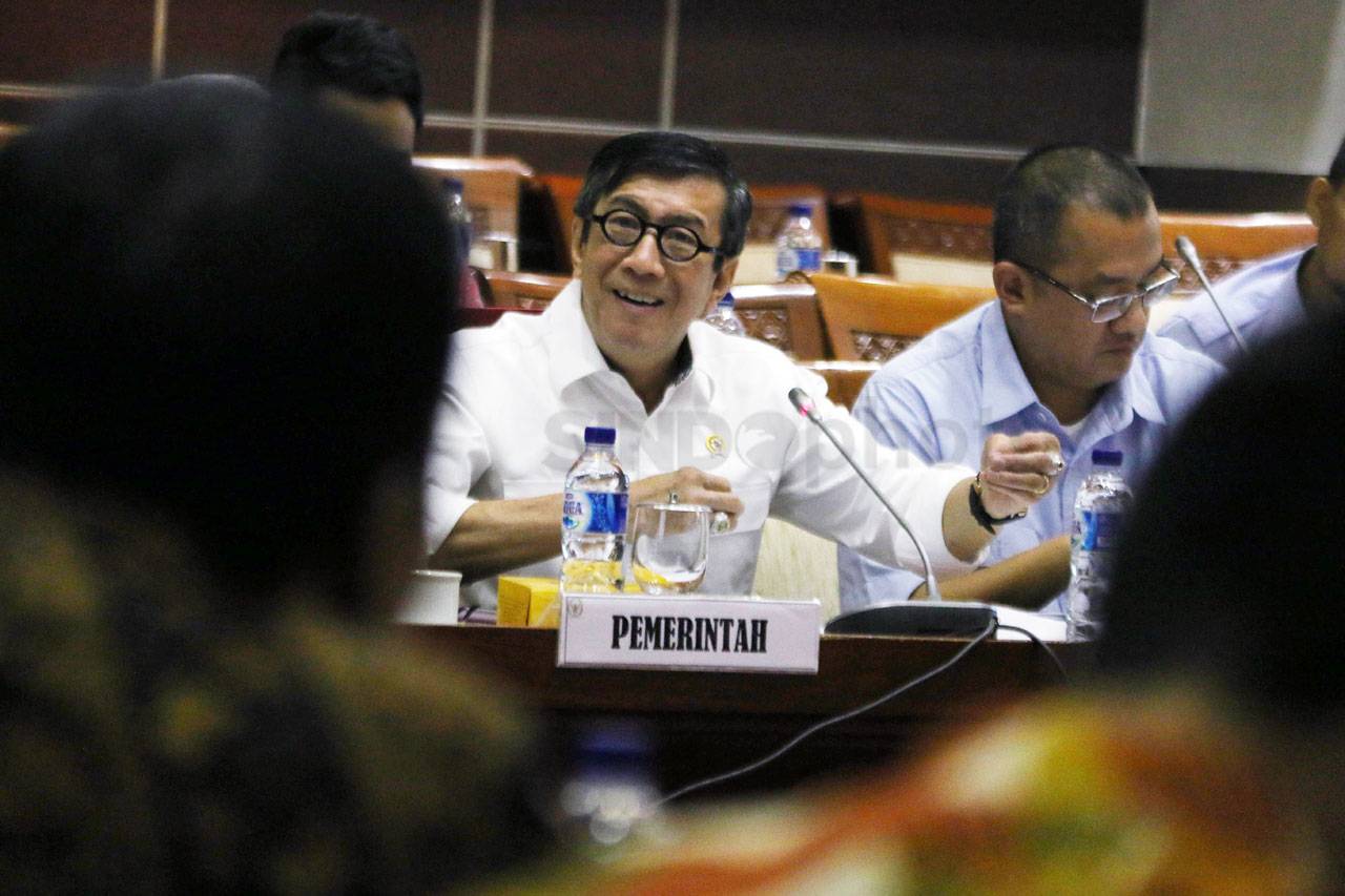 Menkumham dan Komisi...