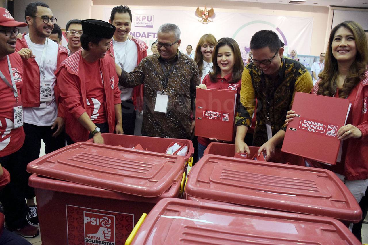 PSI Serahkan Persyaratan...