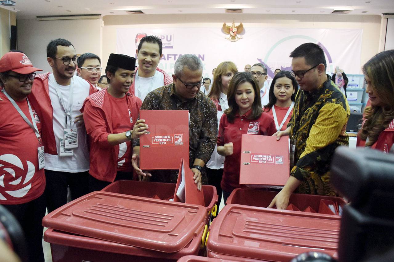 PSI Serahkan Persyaratan...