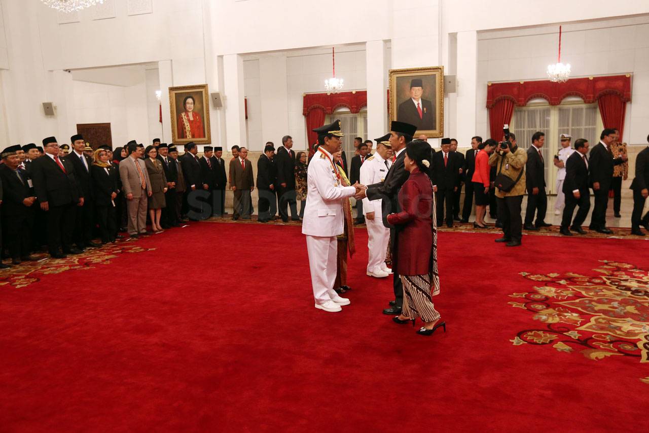 Presiden Jokowi Lantik...