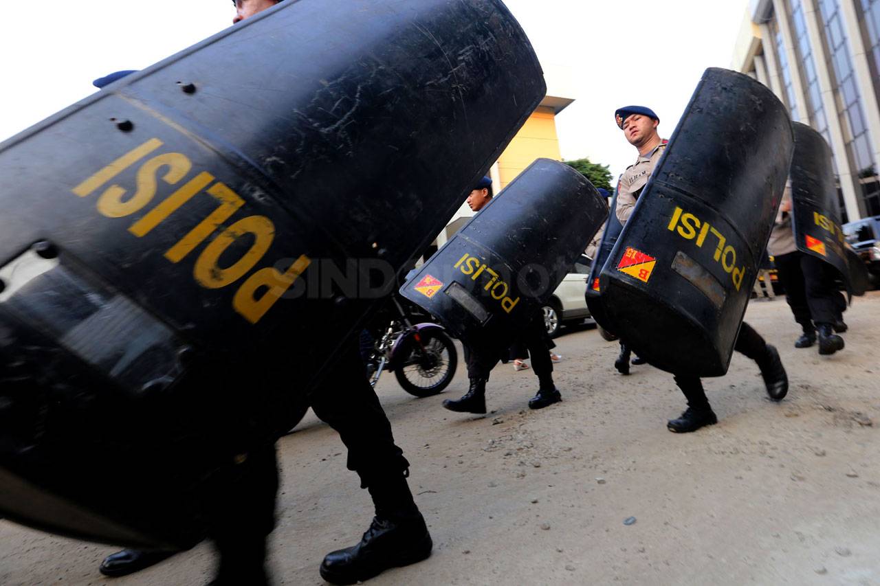 Ratusan Personel Polisi...