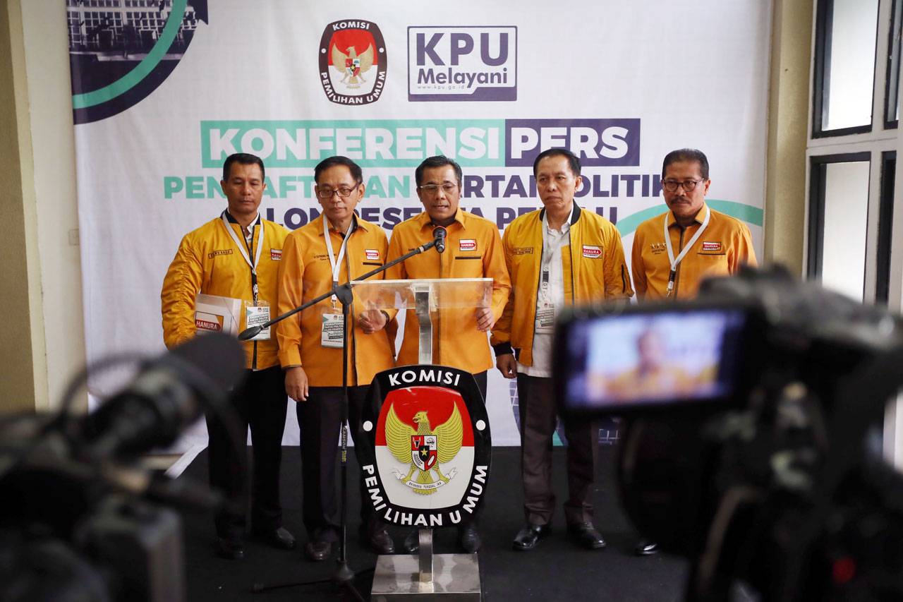 Partai Hanura Serahkan...