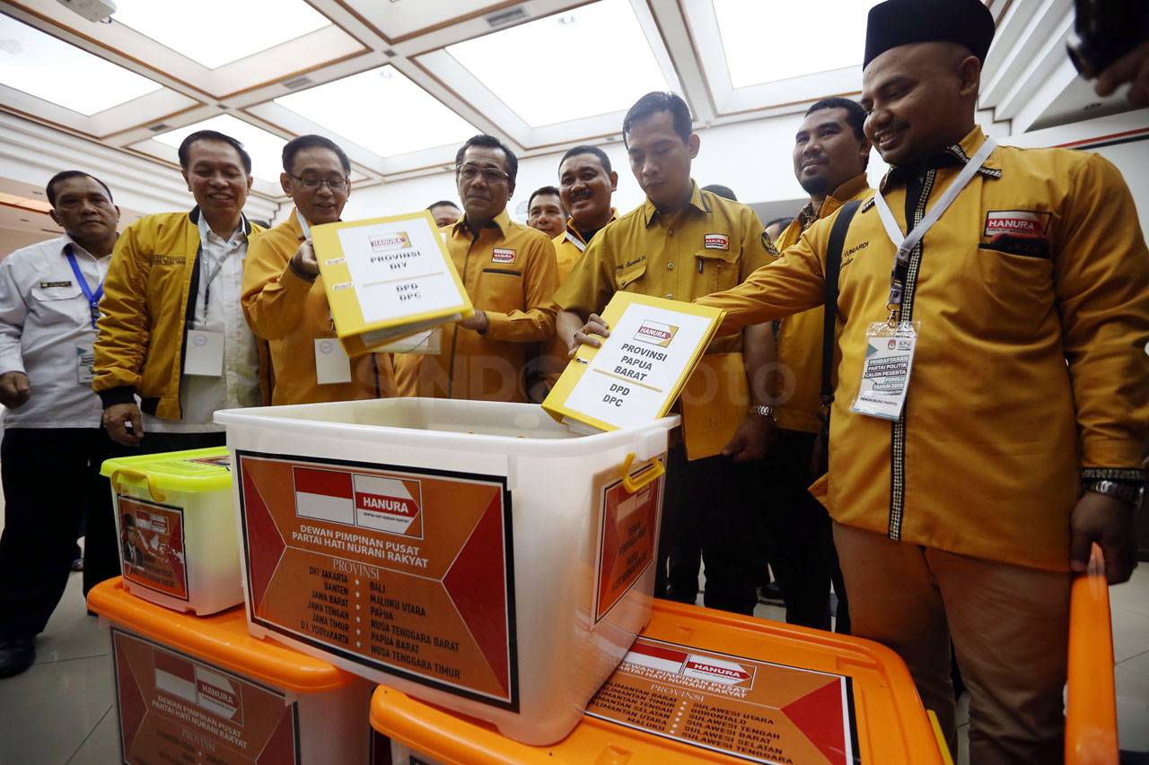 Partai Hanura Serahkan...