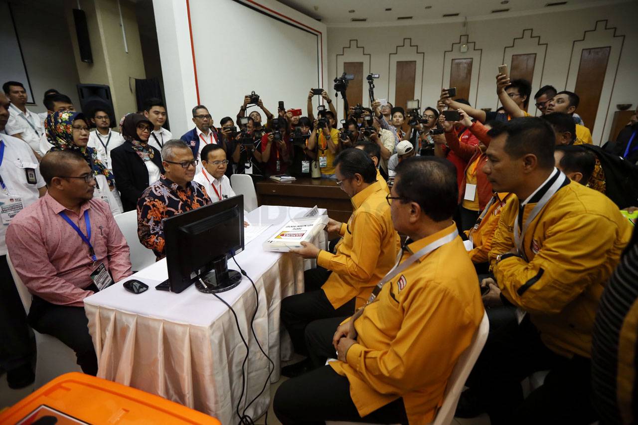 Partai Hanura Serahkan...