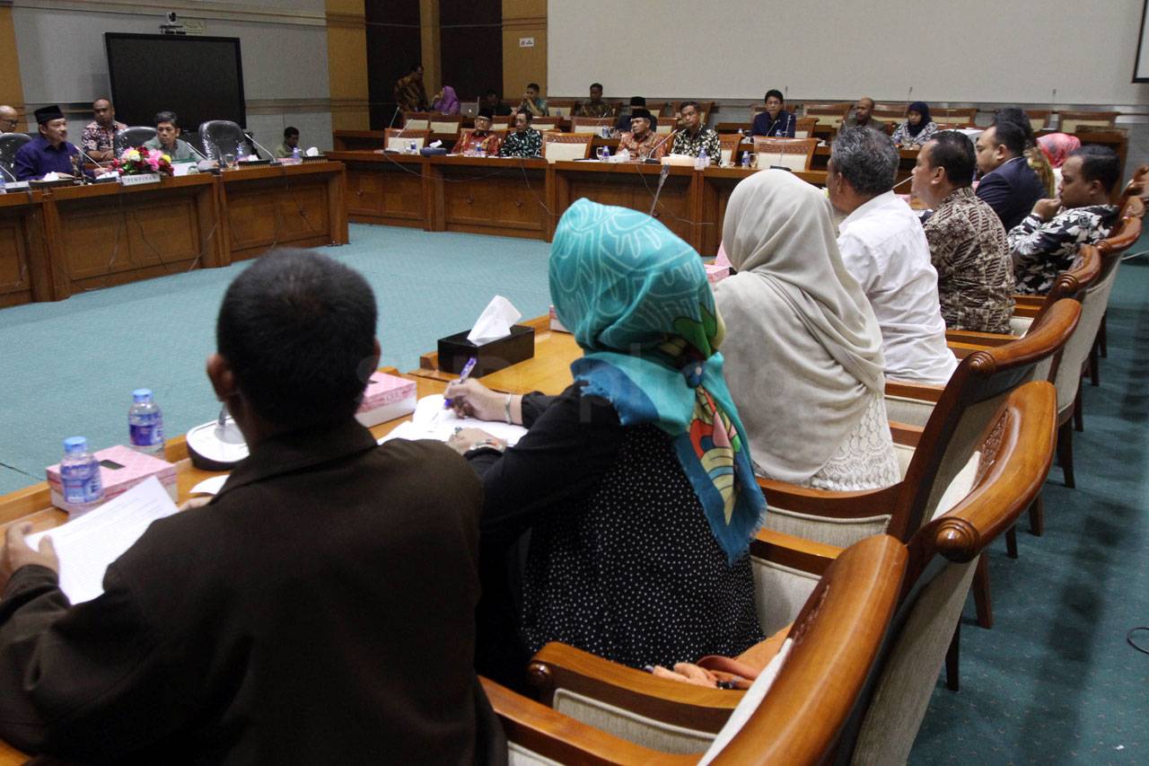 Komisi VIII DPR Gelar...