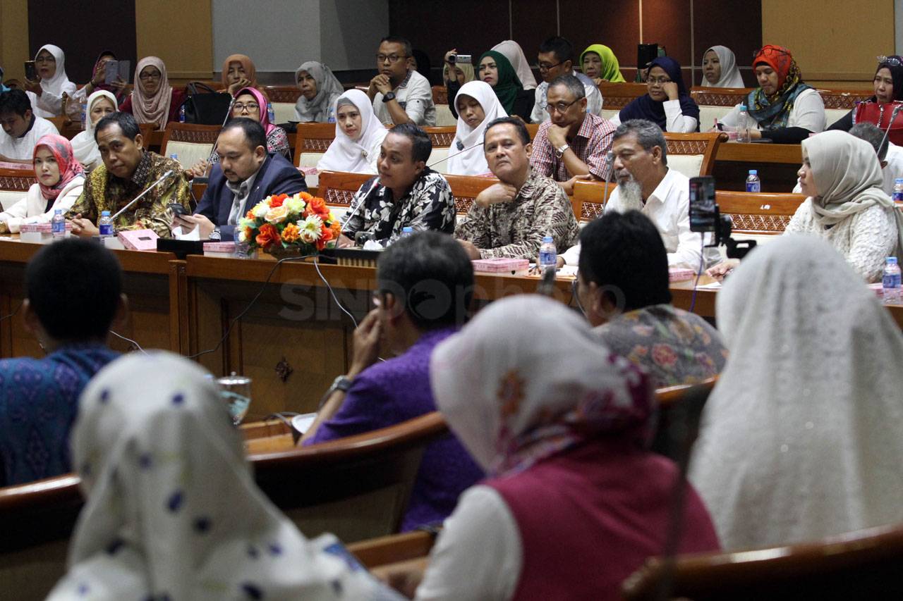 Komisi VIII DPR Gelar...