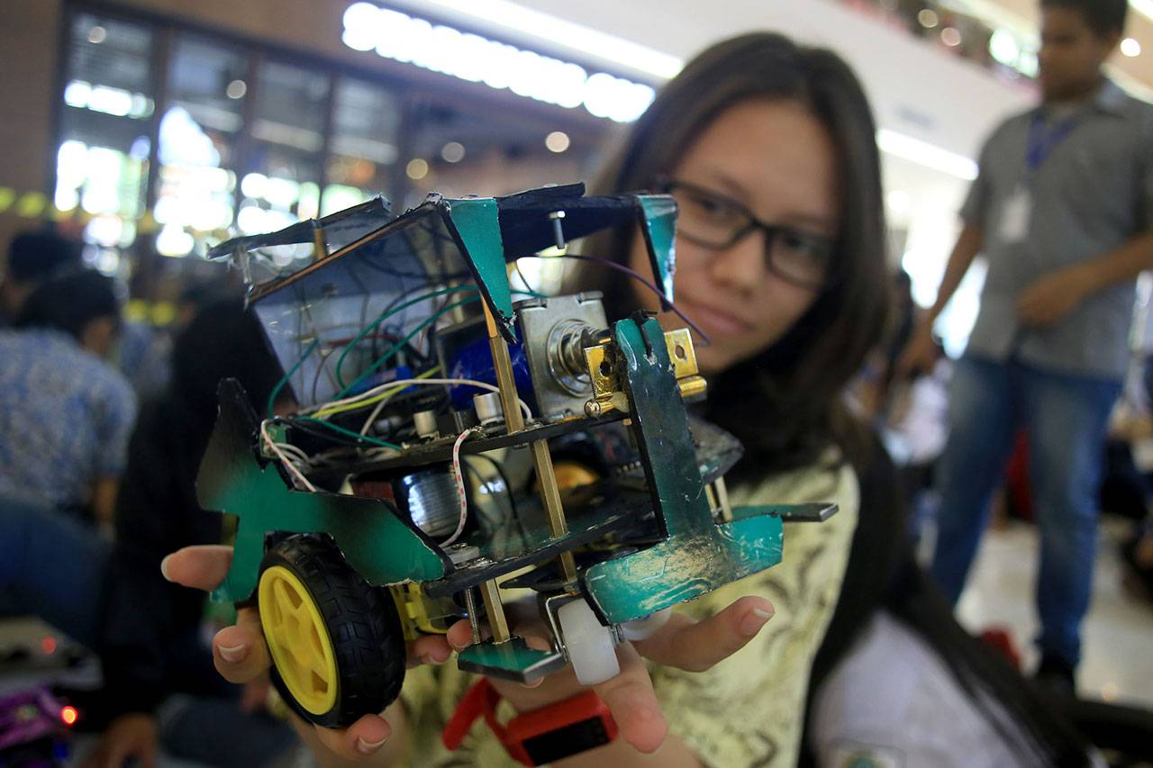 Adu Ketangkasan Robot...