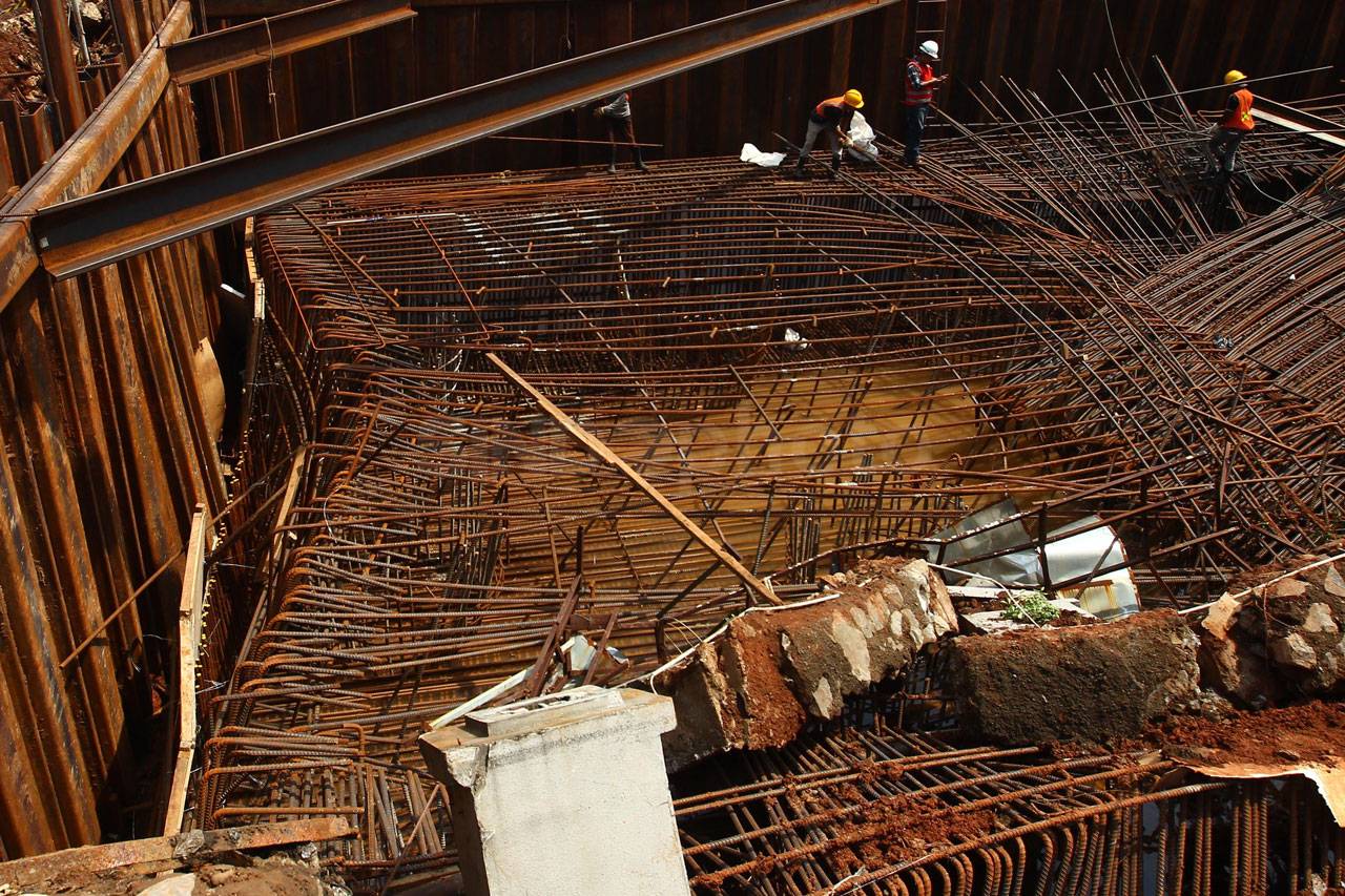 Proyek LRT di MT Haryono...