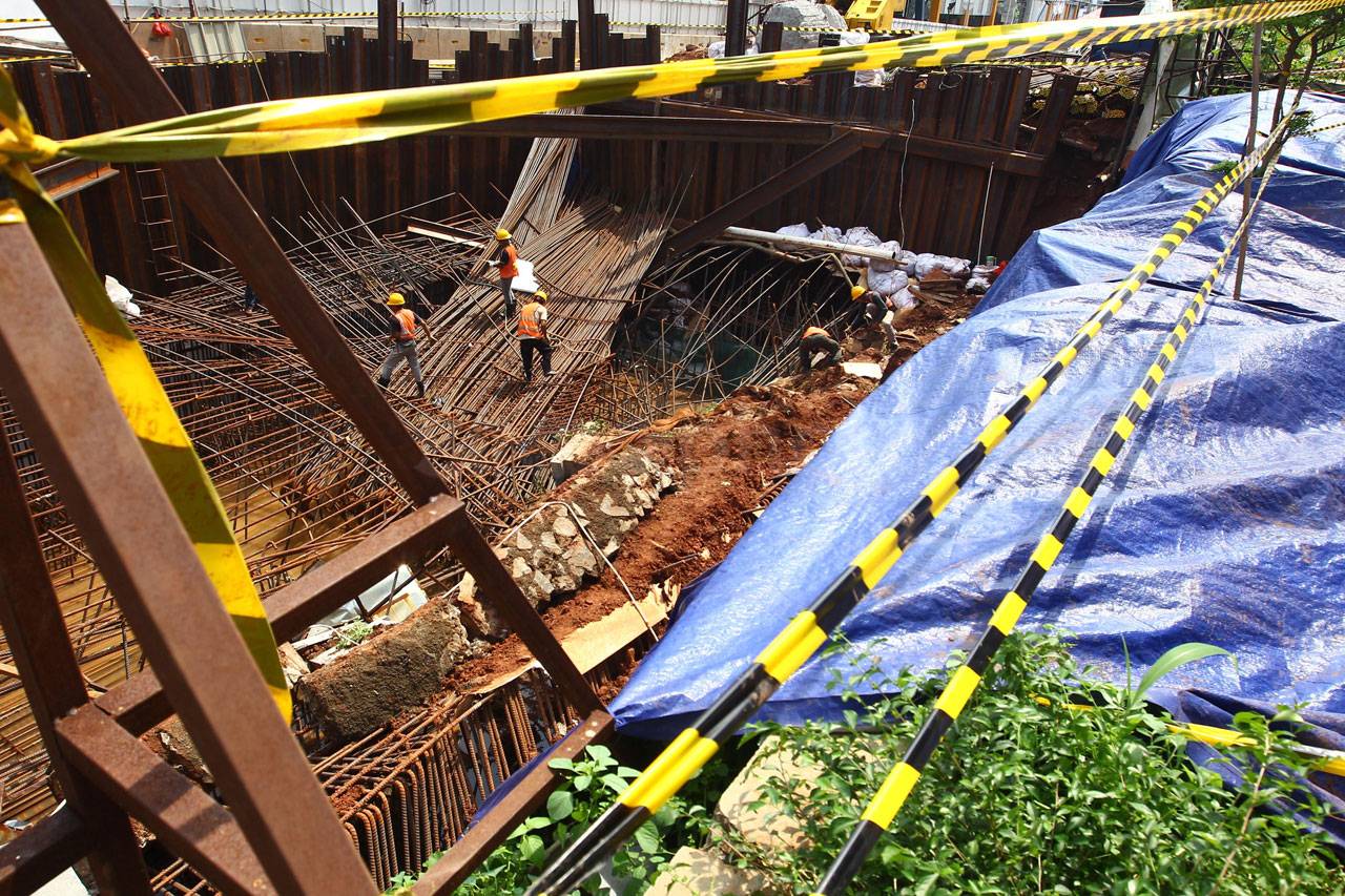 Proyek LRT di MT Haryono...