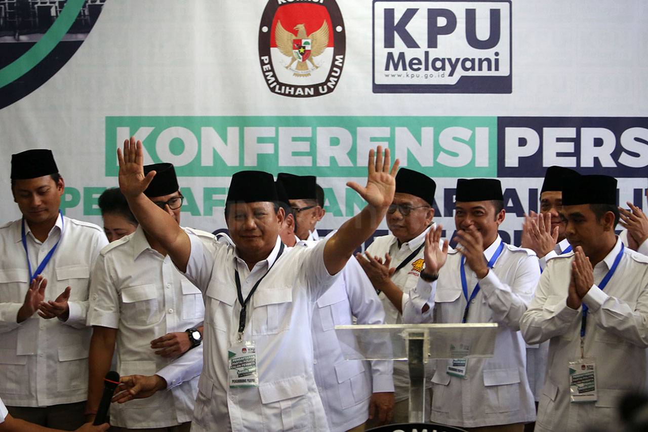 Partai Gerindra Serahkan...