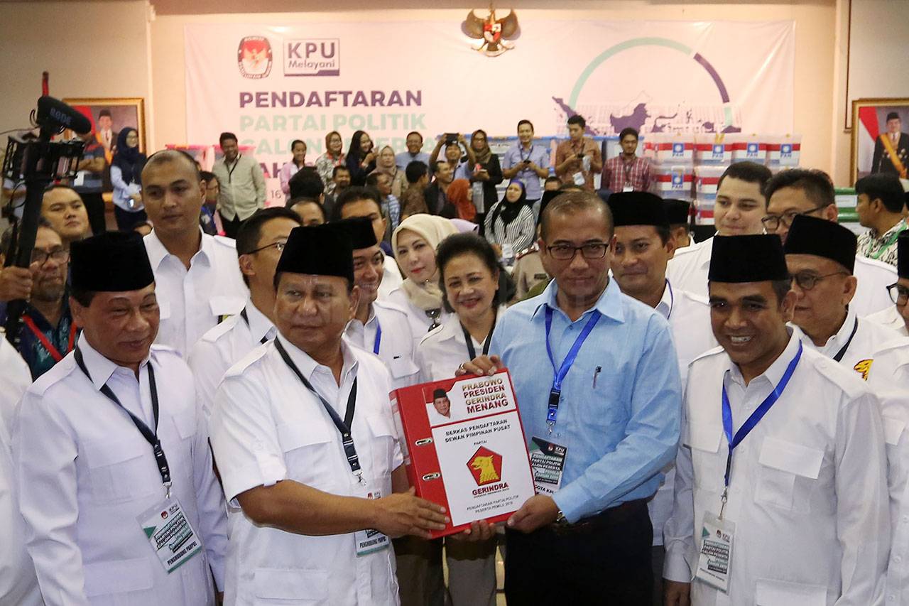Partai Gerindra Serahkan...
