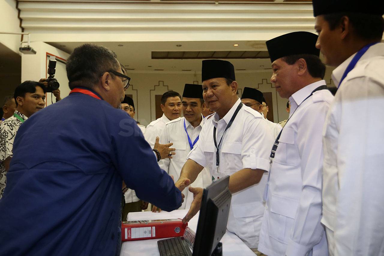 Partai Gerindra Serahkan...