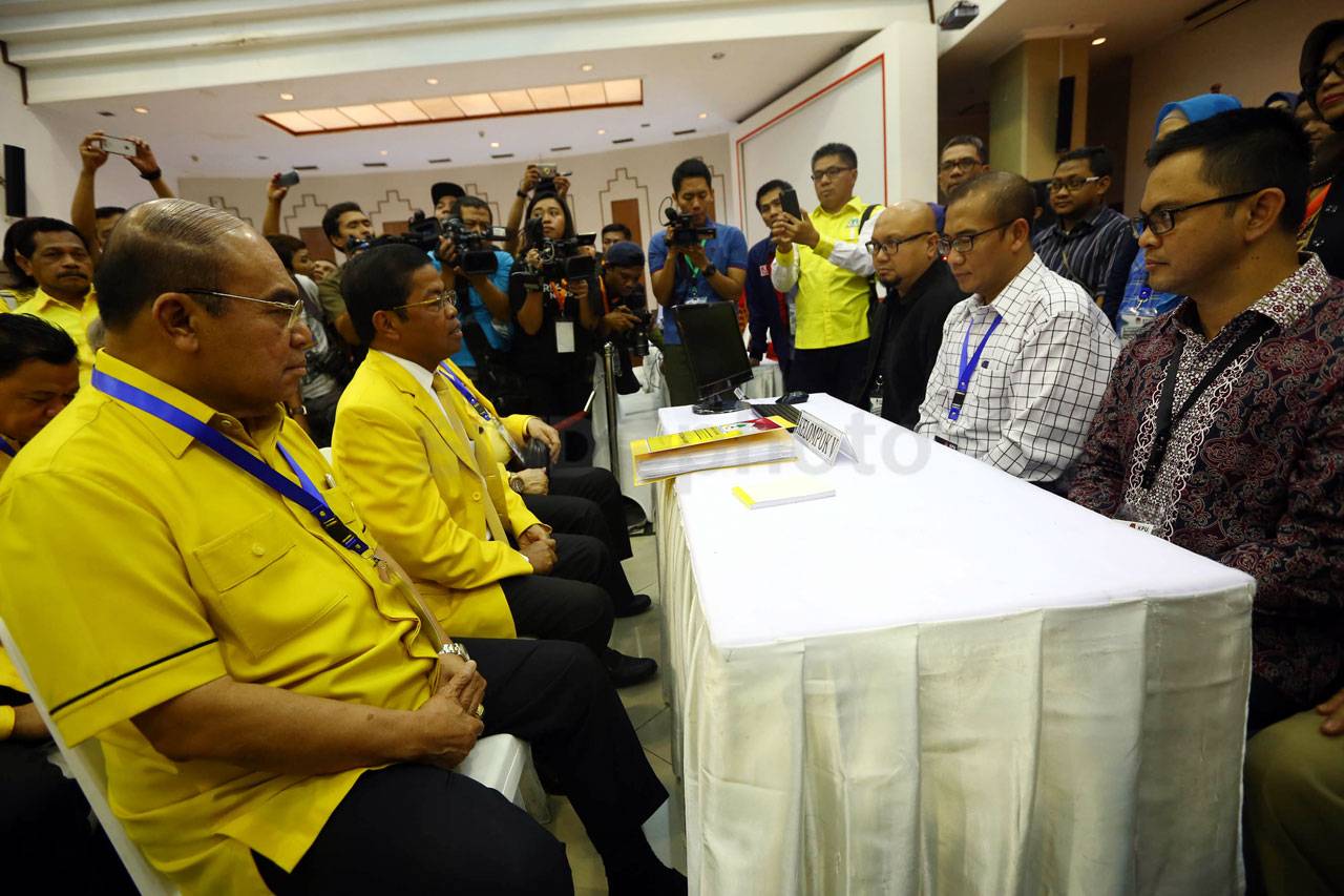 Partai Golkar Daftar...