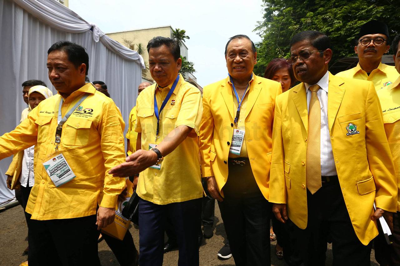 Partai Golkar Daftar...