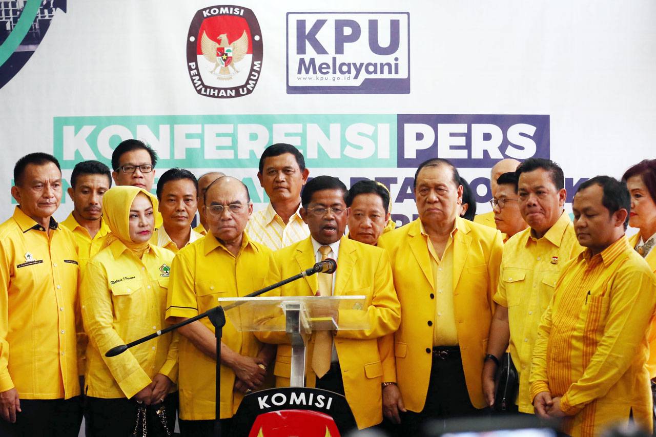 Partai Golkar Daftar...