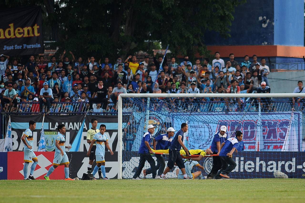 Kiper Persela Lamongan...