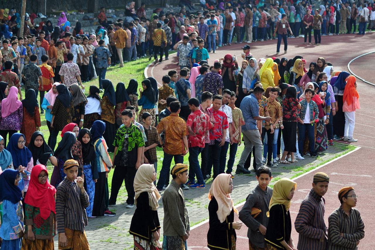 Rekor Peragaan Busana...