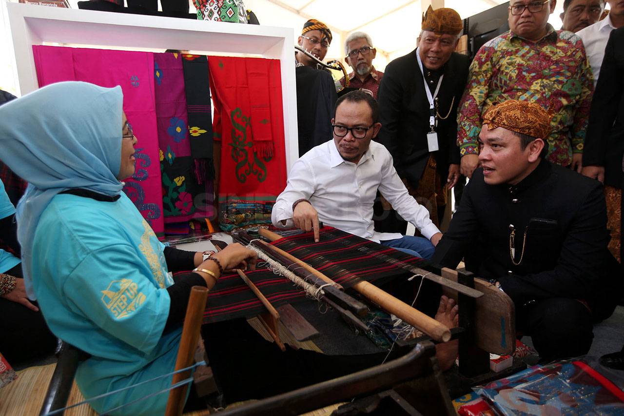 Menaker Hadiri Pameran...